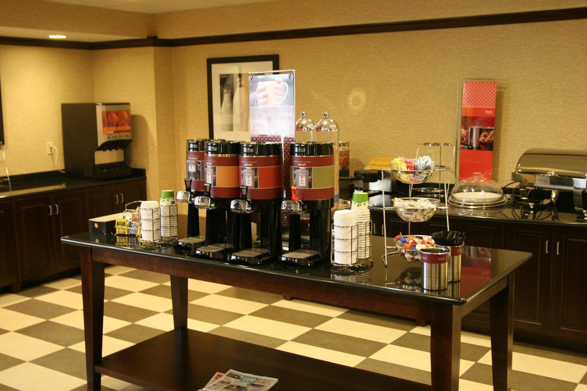 Hampton Inn Meadville Exteriör bild