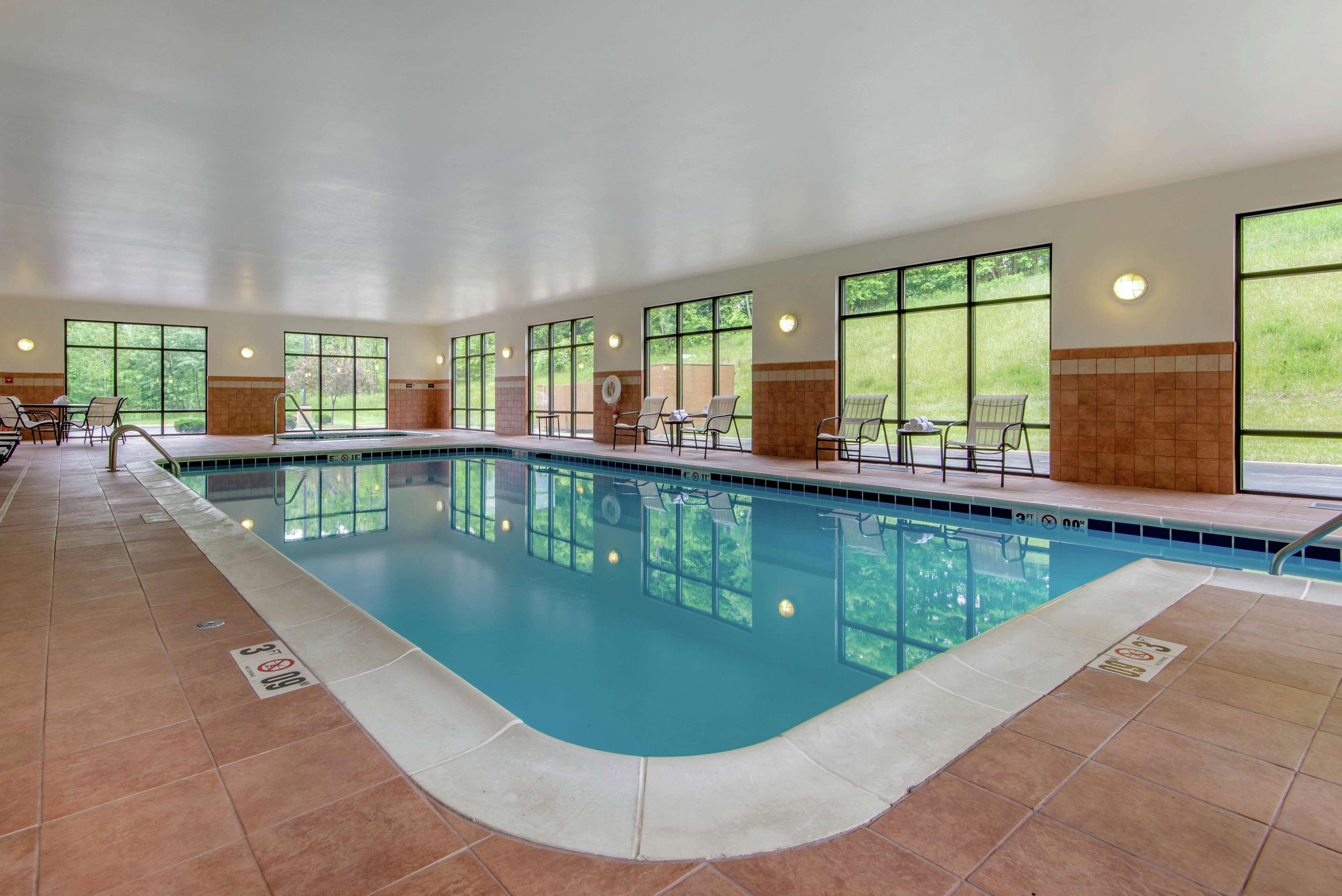 Hampton Inn Meadville Exteriör bild