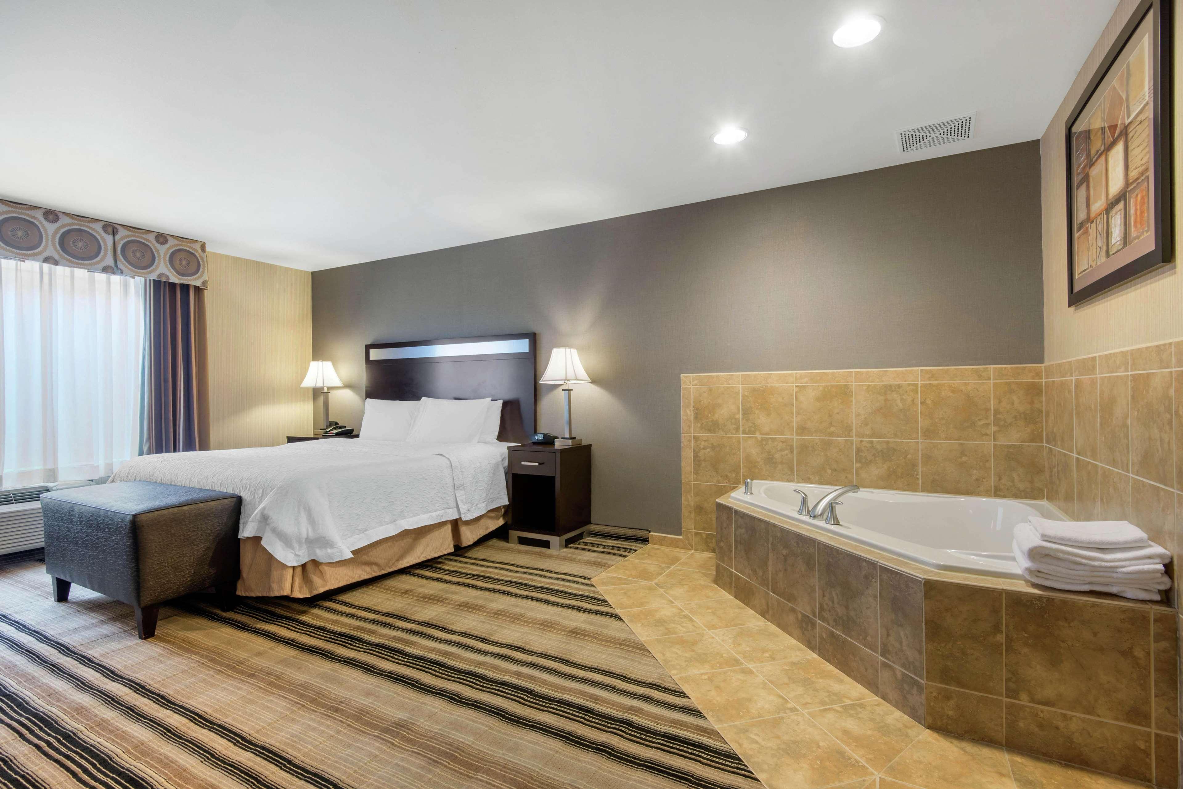 Hampton Inn Meadville Exteriör bild