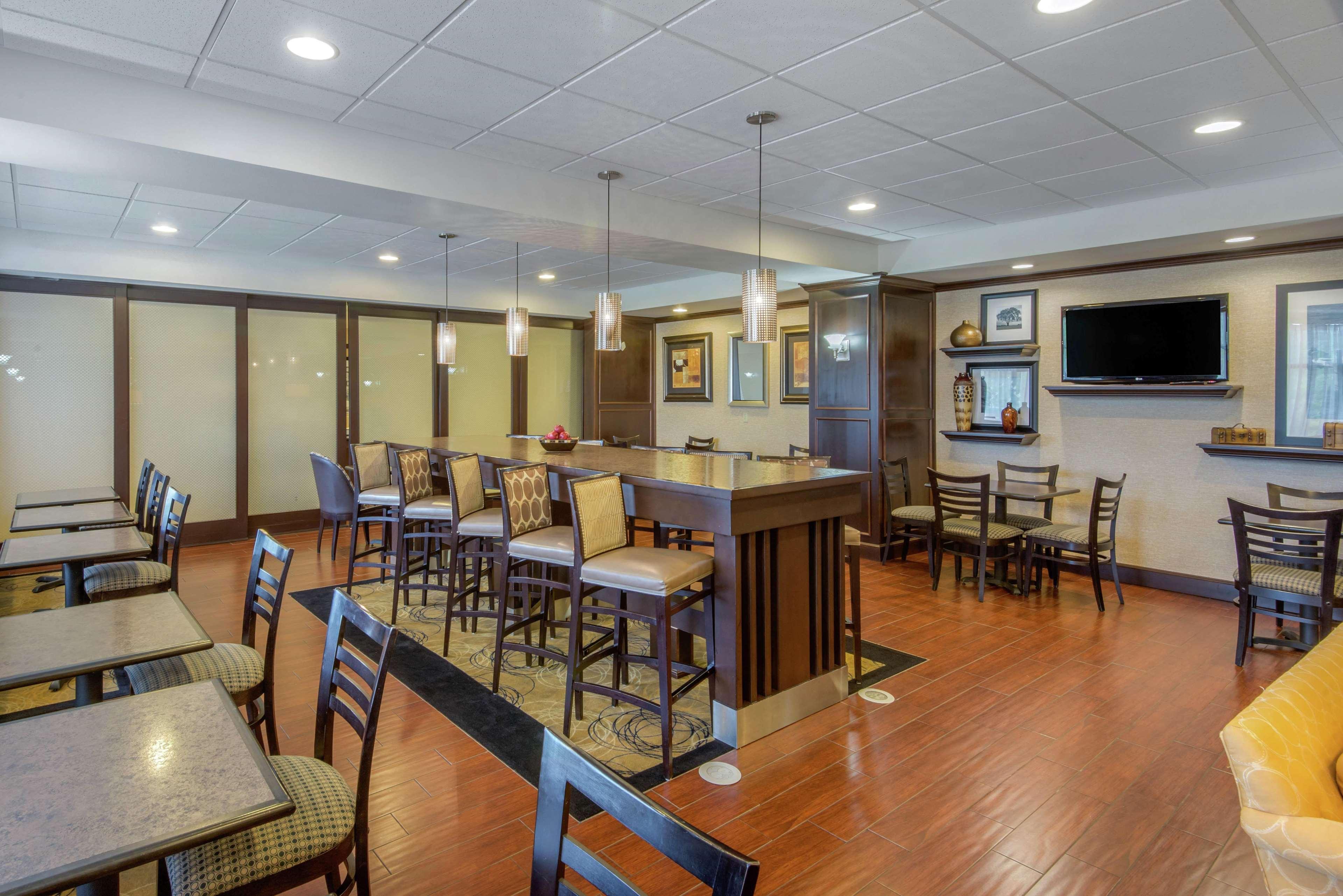Hampton Inn Meadville Exteriör bild
