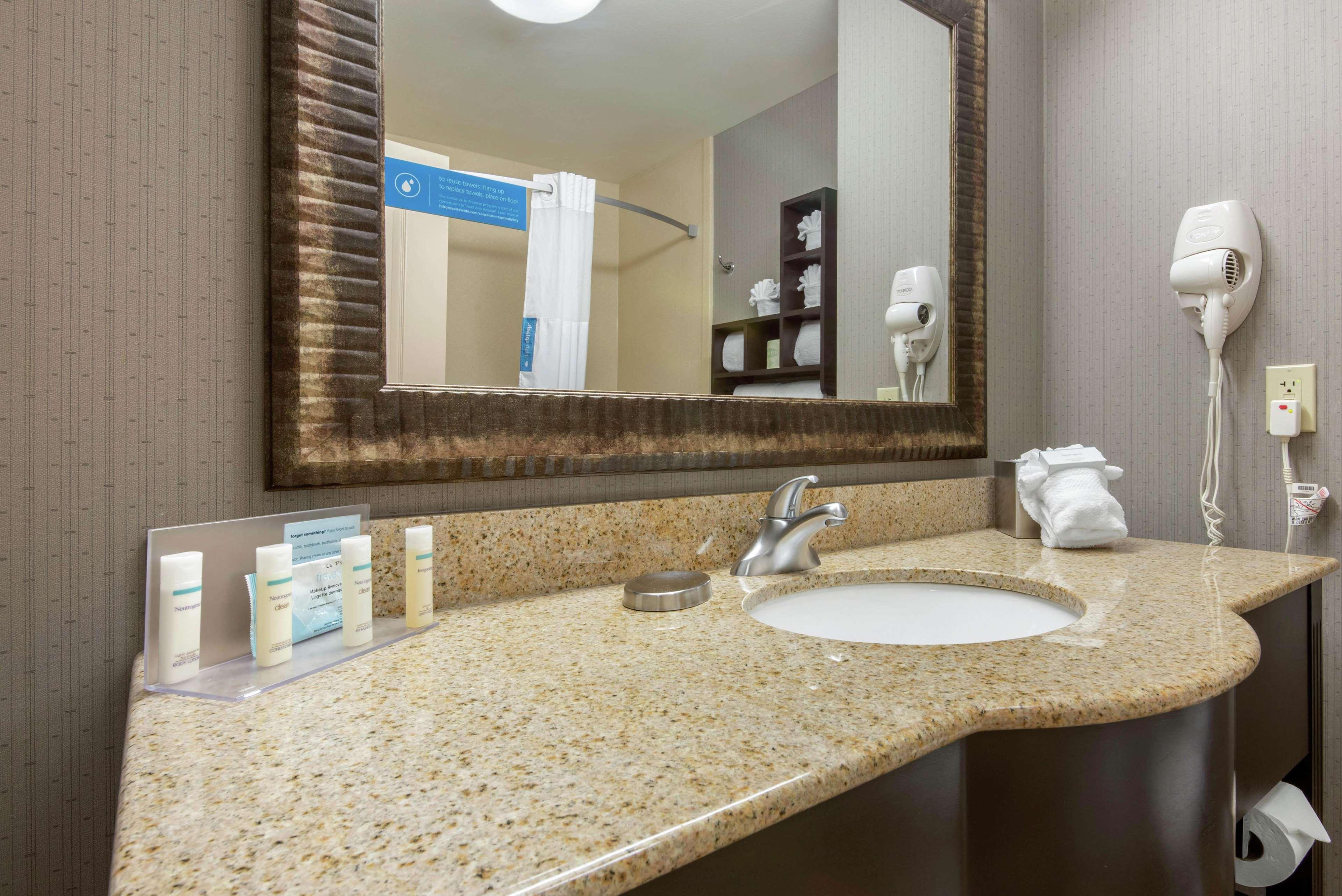 Hampton Inn Meadville Exteriör bild