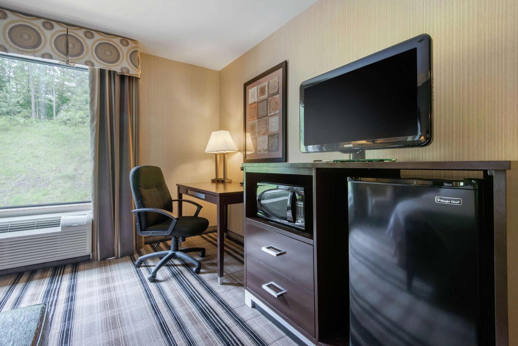 Hampton Inn Meadville Exteriör bild