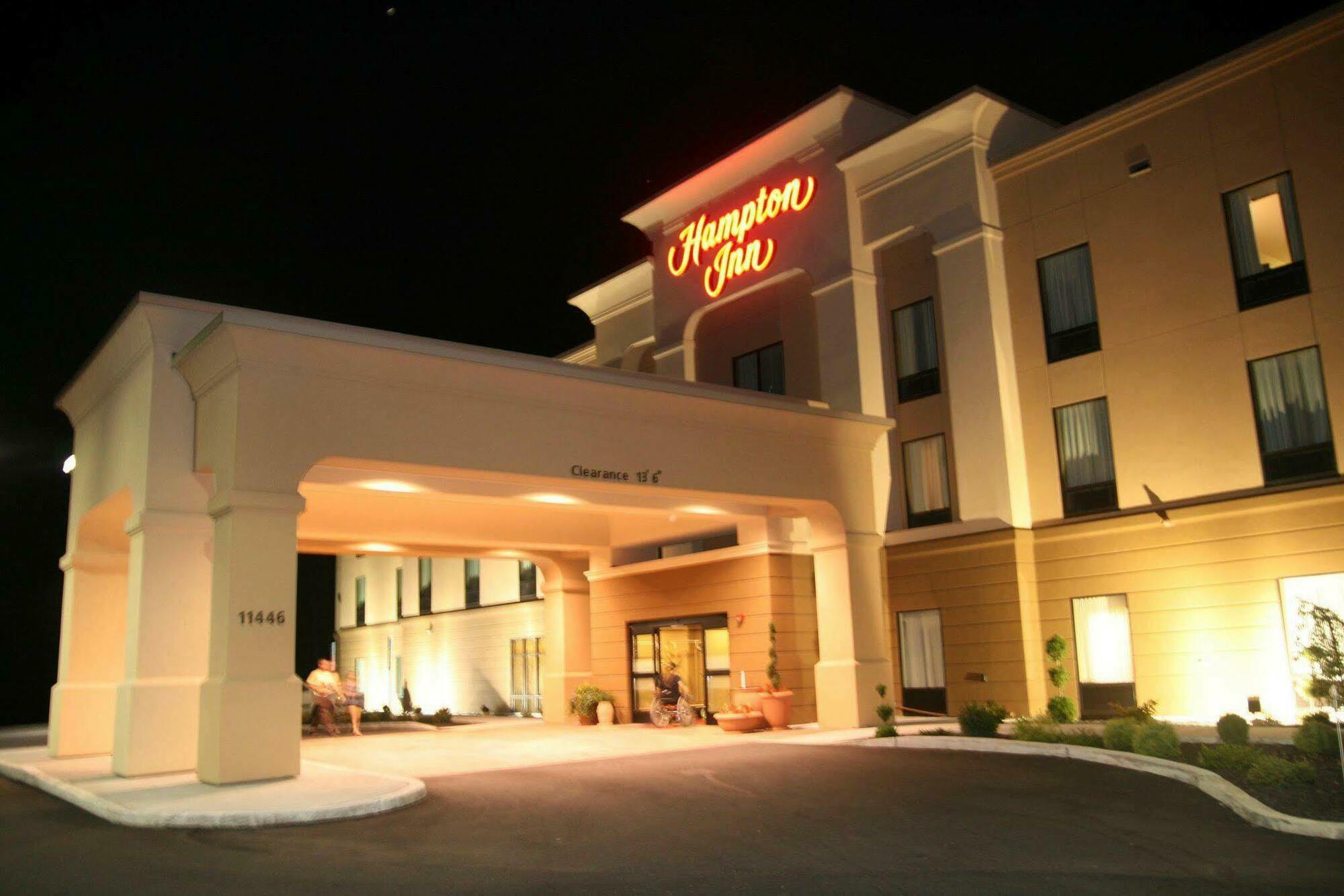 Hampton Inn Meadville Exteriör bild